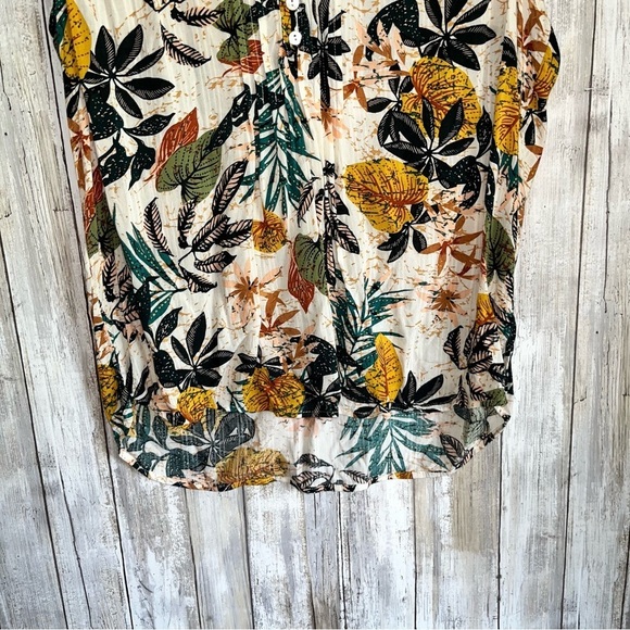 Daniel Rainn Liona Leaf Print Sleeveless Blouse - Picture 3 of 7